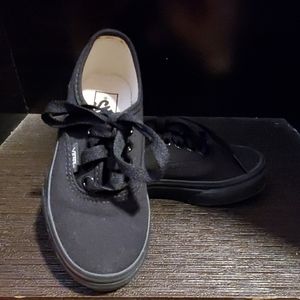 Van's all black shoes